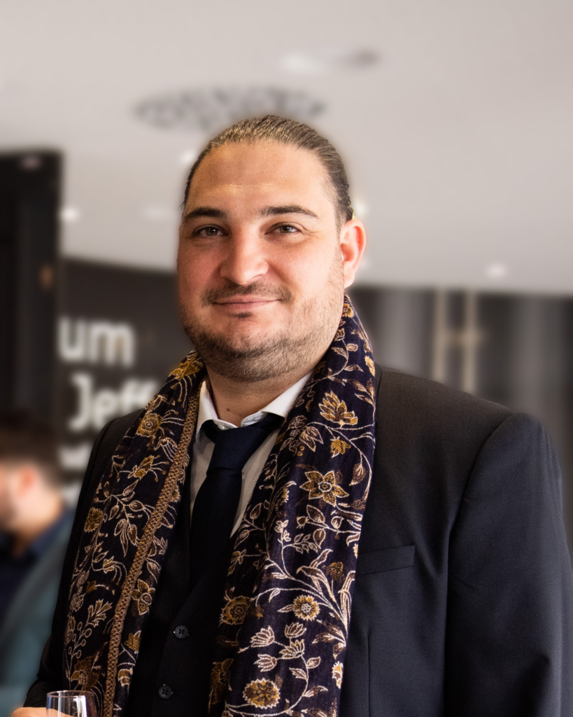 Pierre VIGNEAULT, lors de la  remise de prix du concours commercial annuel RP FRANCE